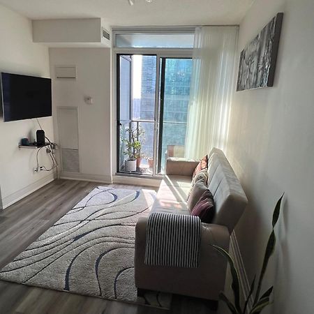Prestigious 2-Bdrm Condo - Across From Scotiabank Arena Toronto Esterno foto