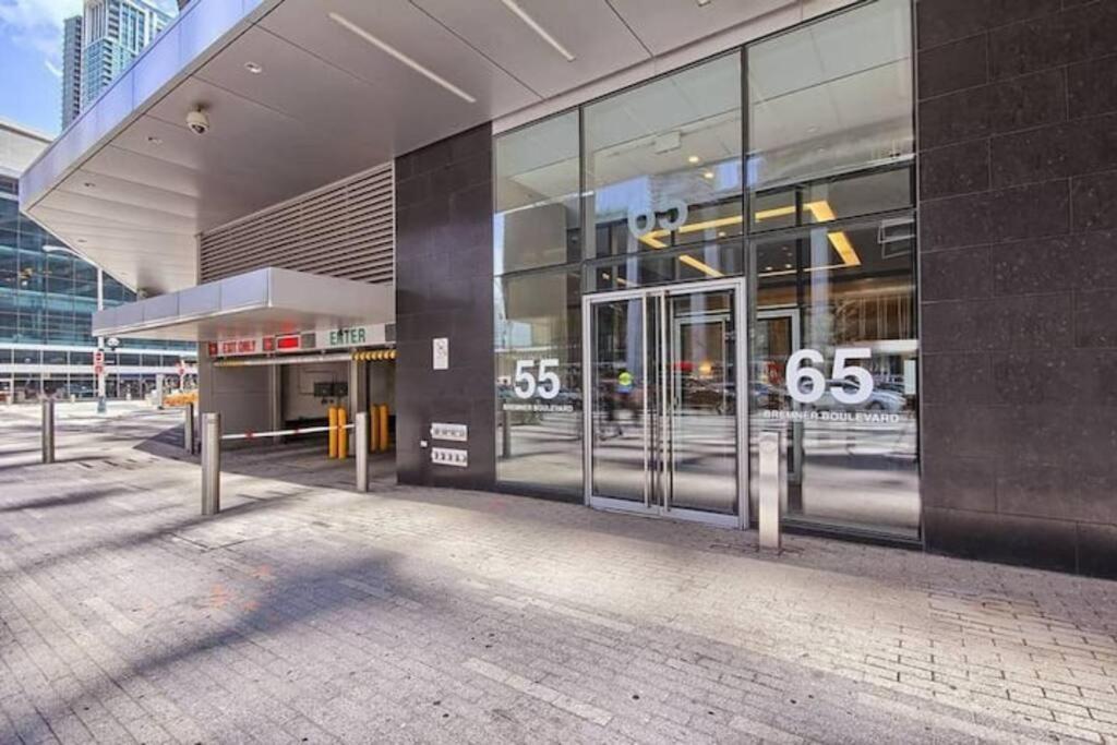 Prestigious 2-Bdrm Condo - Across From Scotiabank Arena Toronto Esterno foto